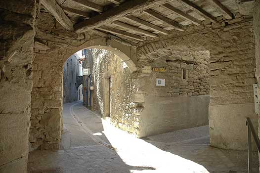 Aigne archway