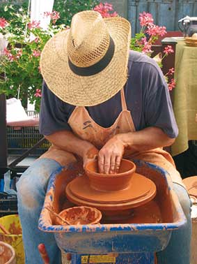 Aigne - artisan à la fête de la création