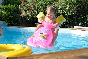 Jet Ski…gonflable…dans la piscine